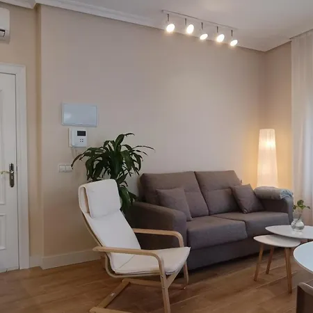 Apartment Ciudad Del Encaje 2 *